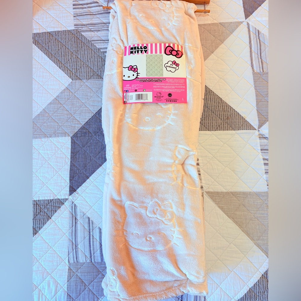 🩷🩷Hello Kitty Champagne Color Throw Blanket🩷🩷
